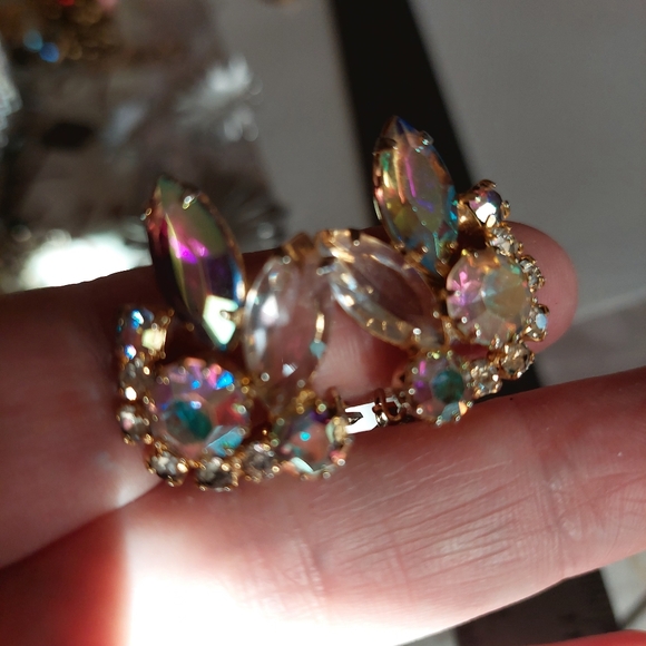 Juliana DeLizza & Elster stunning AB and clear rhinestone goldtone clip earrings - Picture 3 of 15